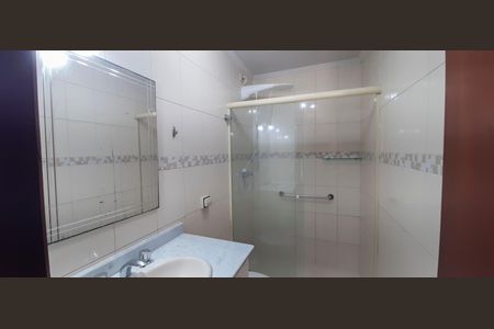 Casa à venda com 220m², 2 quartos e 2 vagasBanheiro da Suíte 1
