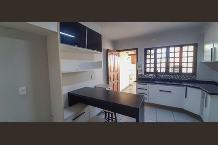 Casa à venda com 220m², 2 quartos e 2 vagasCozinha