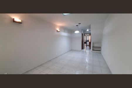 Sala de casa à venda com 2 quartos, 220m² em Jardim Sarah, São Paulo