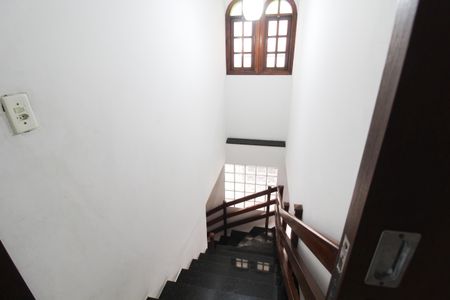 Casa para alugar com 160m², 3 quartos e sem vagaEscada