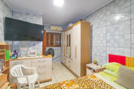 Casa à venda com 275m², 5 quartos e 2 vagas Casa à venda com 275m², 5 quartos e 2 vagasQuarto 2/Casa dos fundos