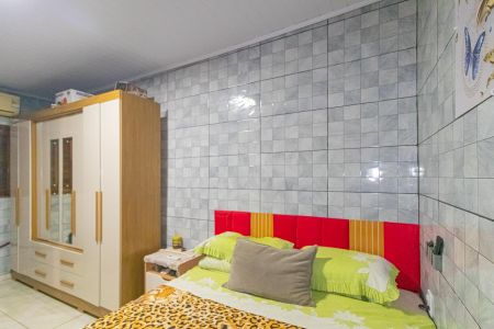 Casa à venda com 275m², 5 quartos e 2 vagas Casa à venda com 275m², 5 quartos e 2 vagasQuarto 2/Casa dos fundos