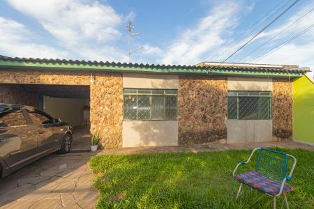 Casa à venda com 275m², 5 quartos e 2 vagas Casa à venda com 275m², 5 quartos e 2 vagasFachada