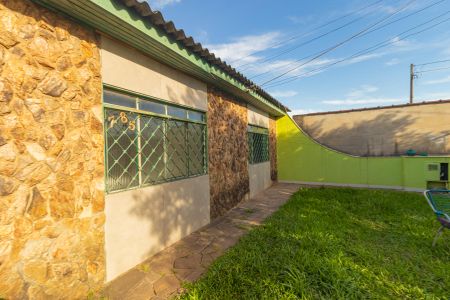 Casa à venda com 275m², 5 quartos e 2 vagas Casa à venda com 275m², 5 quartos e 2 vagasFachada