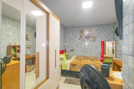 Casa à venda com 275m², 5 quartos e 2 vagas Casa à venda com 275m², 5 quartos e 2 vagasQuarto 2/Casa dos fundos