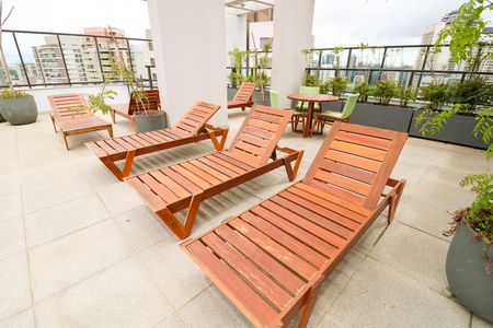 Studio para alugar com 30m², 1 quarto e 1 vaga Studio para alugar com 30m², 1 quarto e 1 vagaÁrea comum - Piscina