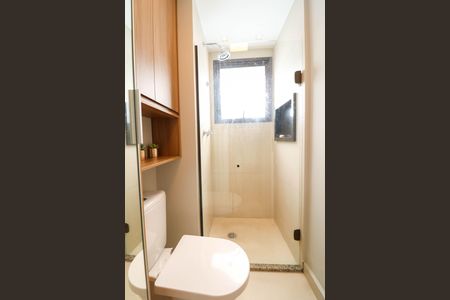 Banheiro de kitnet/studio para alugar com 1 quarto, 30m² em Jardim das Acacias, São Paulo