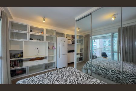 Apartamento à venda com 27m², 1 quarto e 1 vaga Apartamento à venda com 27m², 1 quarto e 1 vagaEstúdio