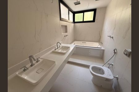 Casa à venda com 5 quartos, 380m² em Barra da Tijuca, Rio de Janeiro