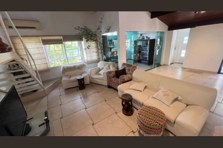 Casa à venda com 3 quartos, 258m² em Camboinhas, Niterói