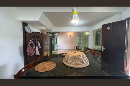 Casa à venda com 3 quartos, 258m² em Camboinhas, Niterói