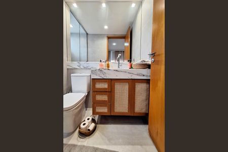 Apartamento à venda com 129m², 3 quartos e 2 vagasBanheiro da Suíte 1