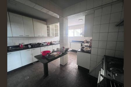 Casa à venda com 10 quartos, 500m² em Concórdia, Belo Horizonte