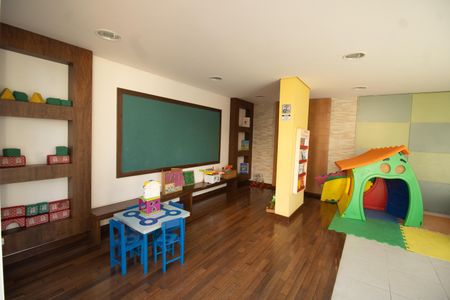 Apartamento para alugar com 80m², 2 quartos e 2 vagasÁrea comum - Playground