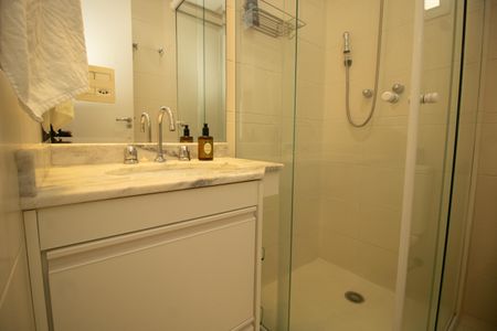 Apartamento para alugar com 80m², 2 quartos e 2 vagasBanheiro social