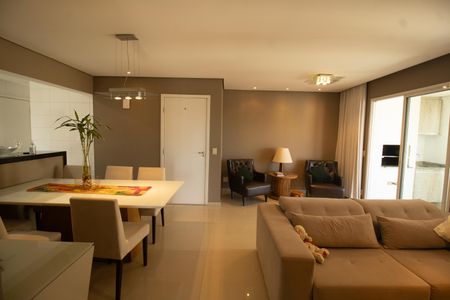 Apartamento para alugar com 80m², 2 quartos e 2 vagasSala