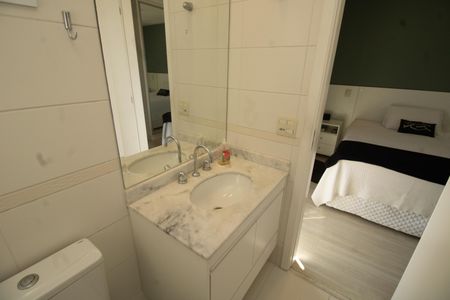 Apartamento para alugar com 80m², 2 quartos e 2 vagasBanheiro da Suíte 