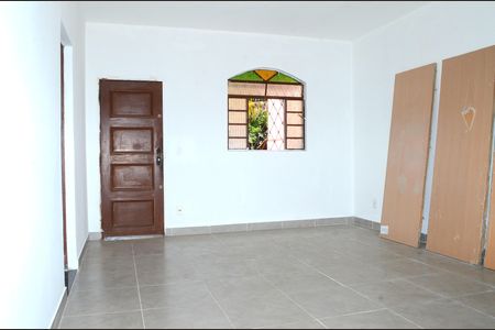 Casa à venda com 250m², 3 quartos e 6 vagasSala