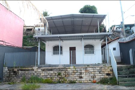 Casa à venda com 250m², 3 quartos e 6 vagasFachada