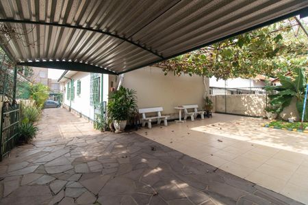 Casa para alugar com 249m², 4 quartos e 1 vagaQuintal