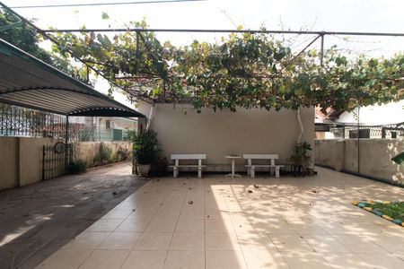 Casa para alugar com 249m², 4 quartos e 1 vagaQuintal