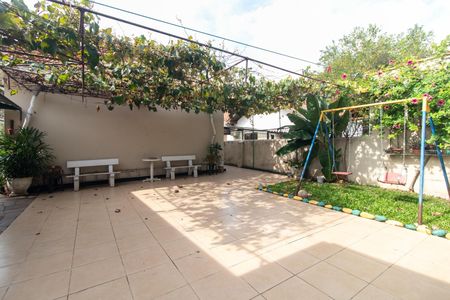 Casa para alugar com 249m², 4 quartos e 1 vagaQuintal