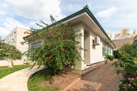 Casa para alugar com 249m², 4 quartos e 1 vagaFachada