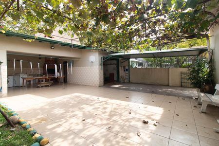 Casa para alugar com 249m², 4 quartos e 1 vagaQuintal