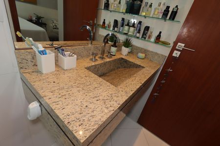 Casa à venda com 175m², 3 quartos e 2 vagasBanheiro da Suíte 3 - Pia