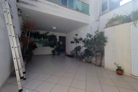 Casa à venda com 175m², 3 quartos e 2 vagasGaragem