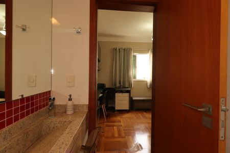 Casa à venda com 175m², 3 quartos e 2 vagasBanheiro da Suíte 2