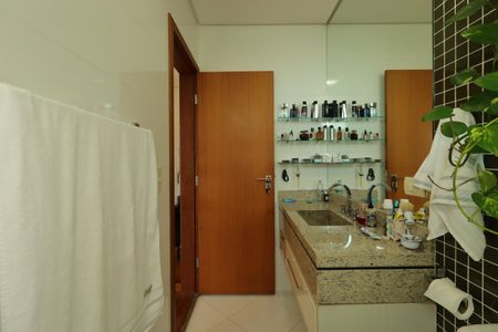 Casa à venda com 175m², 3 quartos e 2 vagasBanheiro da Suíte 1