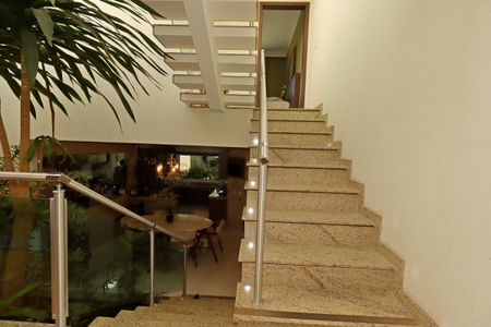 Casa à venda com 175m², 3 quartos e 2 vagasEscada