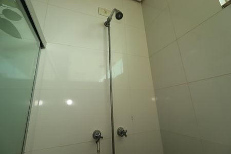 Casa à venda com 175m², 3 quartos e 2 vagasBanheiro da Suíte 1 - Chuveiro