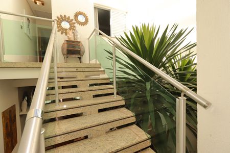 Casa à venda com 175m², 3 quartos e 2 vagasEscada