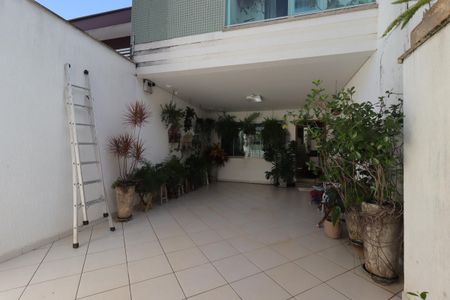 Casa à venda com 175m², 3 quartos e 2 vagasGaragem