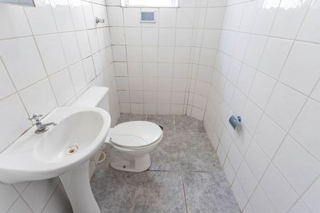 Casa 1 - banheiro  de casa para alugar com 2 quartos, 75m² em Taboão, Diadema