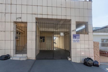 Casa para alugar com 75m², 2 quartos e 1 vagaFachada + placa 