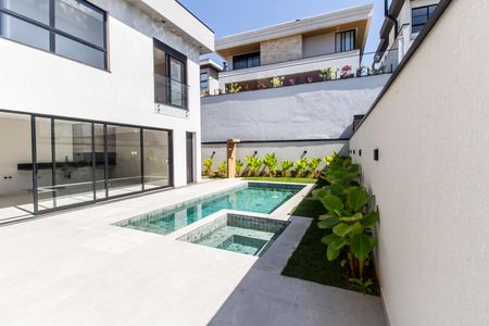 Casa de condomínio à venda com 394m², 5 quartos e 6 vagas Casa de condomínio à venda com 394m², 5 quartos e 6 vagasPiscina
