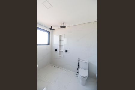 Casa de condomínio à venda com 394m², 5 quartos e 6 vagas Casa de condomínio à venda com 394m², 5 quartos e 6 vagasBanheiro da Suíte