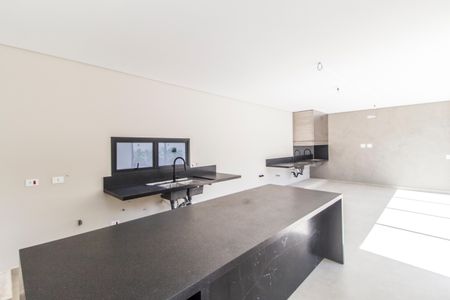Casa de condomínio à venda com 394m², 5 quartos e 6 vagas Casa de condomínio à venda com 394m², 5 quartos e 6 vagasCozinha