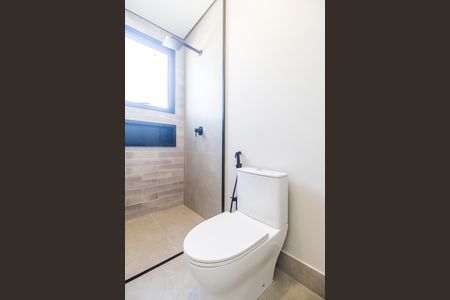 Casa de condomínio à venda com 394m², 5 quartos e 6 vagas Casa de condomínio à venda com 394m², 5 quartos e 6 vagasBanheiro da Suíte