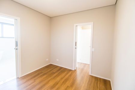 Casa de condomínio à venda com 394m², 5 quartos e 6 vagas Casa de condomínio à venda com 394m², 5 quartos e 6 vagasCloset da suíte