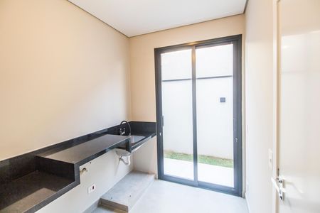 Casa de condomínio à venda com 394m², 5 quartos e 6 vagas Casa de condomínio à venda com 394m², 5 quartos e 6 vagasÁrea de Serviço