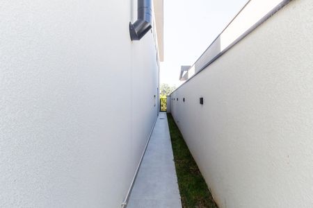 Casa de condomínio à venda com 394m², 5 quartos e 6 vagas Casa de condomínio à venda com 394m², 5 quartos e 6 vagasCorredor
