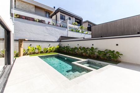 Casa de condomínio à venda com 394m², 5 quartos e 6 vagas Casa de condomínio à venda com 394m², 5 quartos e 6 vagasPiscina