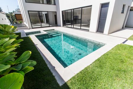 Casa de condomínio à venda com 394m², 5 quartos e 6 vagas Casa de condomínio à venda com 394m², 5 quartos e 6 vagasPiscina