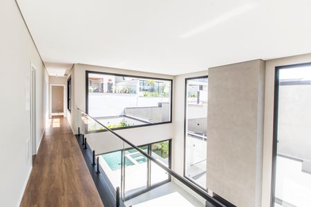 Casa de condomínio à venda com 394m², 5 quartos e 6 vagas Casa de condomínio à venda com 394m², 5 quartos e 6 vagasCorredor