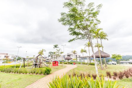 Casa de condomínio à venda com 394m², 5 quartos e 6 vagas Casa de condomínio à venda com 394m², 5 quartos e 6 vagasÁrea comum - Playground
