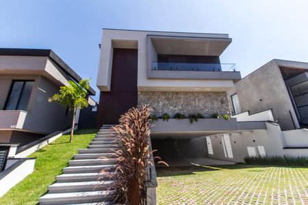 Casa de condomínio à venda com 394m², 5 quartos e 6 vagas Casa de condomínio à venda com 394m², 5 quartos e 6 vagasVista da Rua